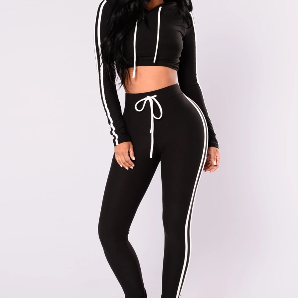 Tennis Court II Set black and white